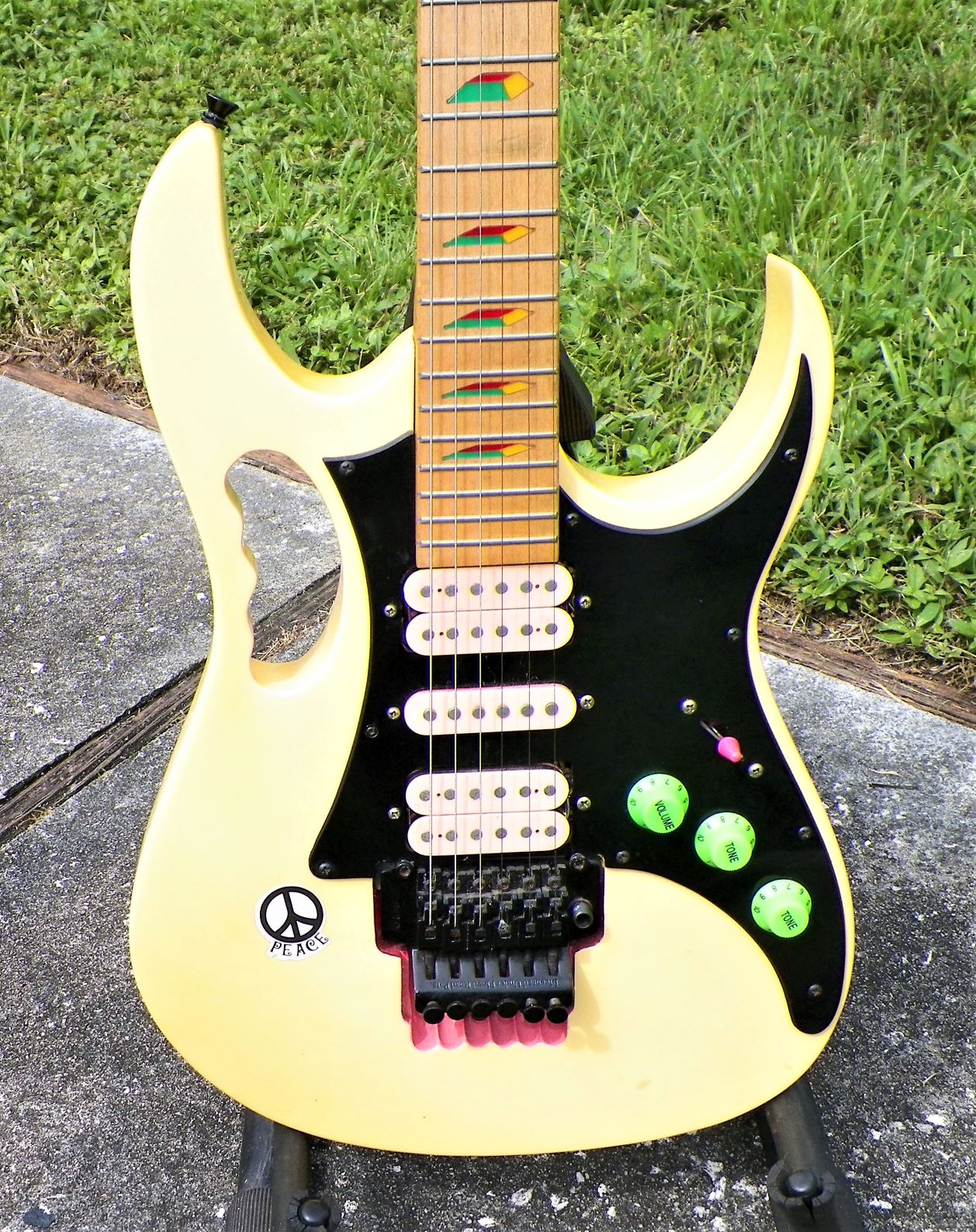 MUSIC GUITAR IBANEZ STEVE VAL YELLOW GUITAR 4AAZZ.JPG