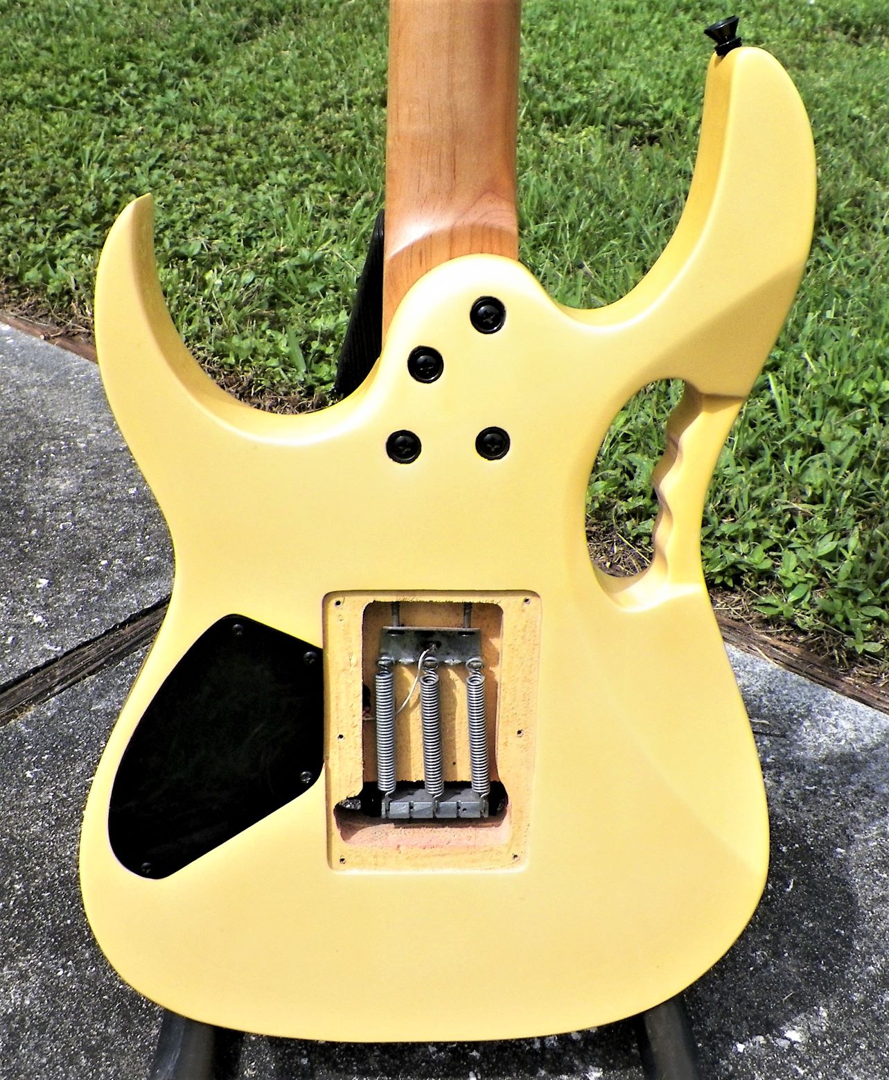 MUSIC GUITAR IBANEZ STEVE VAL YELLOW GUITAR 8AAZZ.JPG