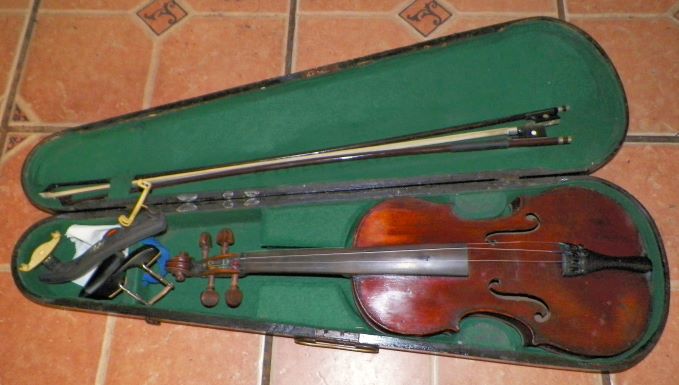 MUSIC VIOLIN IN COFFIN CASE 4AA.JPG