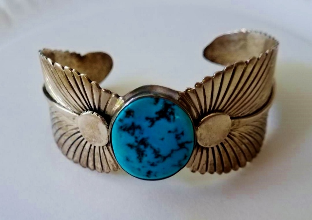 Navajo Turquoise cuff sterling (640x451).jpg