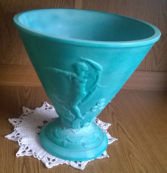 nejkos-blue-nude-vase.jpg