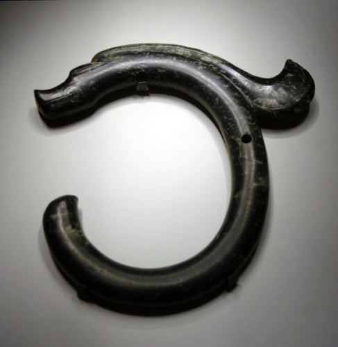 Neolithic_jade_dragon,_Hongshan_Culture,_Inner_Mongolia,_1971.jpg