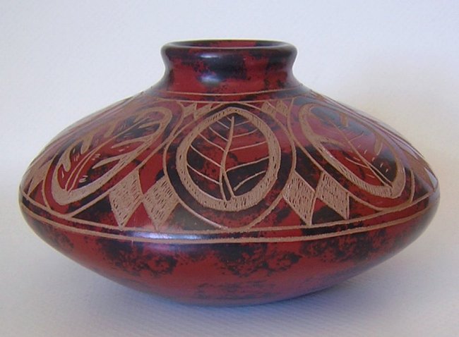 Nicaragua Artisan Pottery Jacobo Potosme Vase Carved Sgraffito-a.jpg