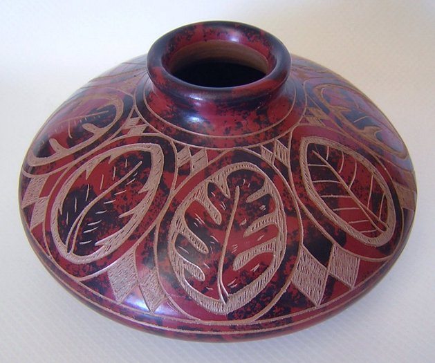 NicaraguaArtisanPotteryJacoboPotosmeVaseCarvedSgraffito-b.jpg