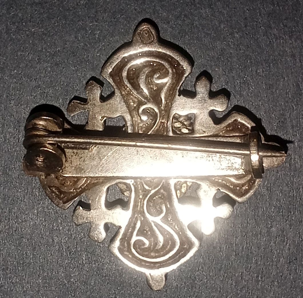 old brooch 2.jpg