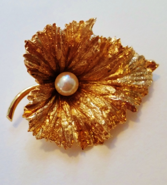 Pearl 14k brooch T.jpg