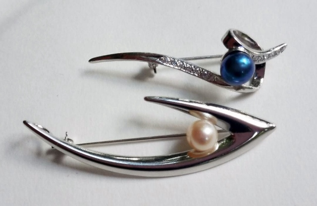 Pearl Brooches Twins (640x415).jpg