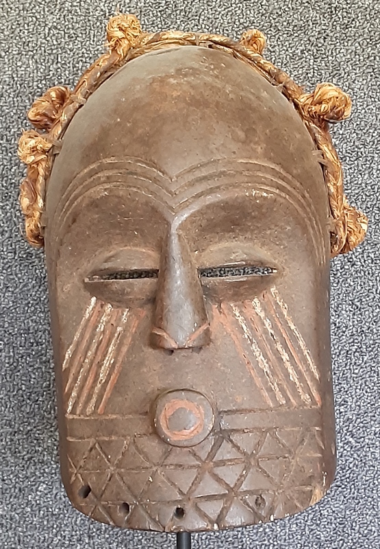 Peter's Kuba mask 1 (555x800).jpg