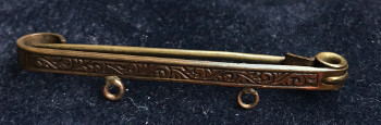 pinkpastebarbrooch1.JPG