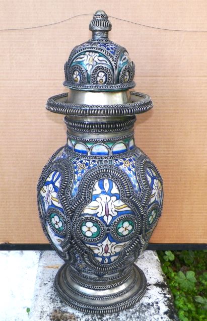 POTTERY MORROCAN VASE JAR WITH LID 1AA.JPG