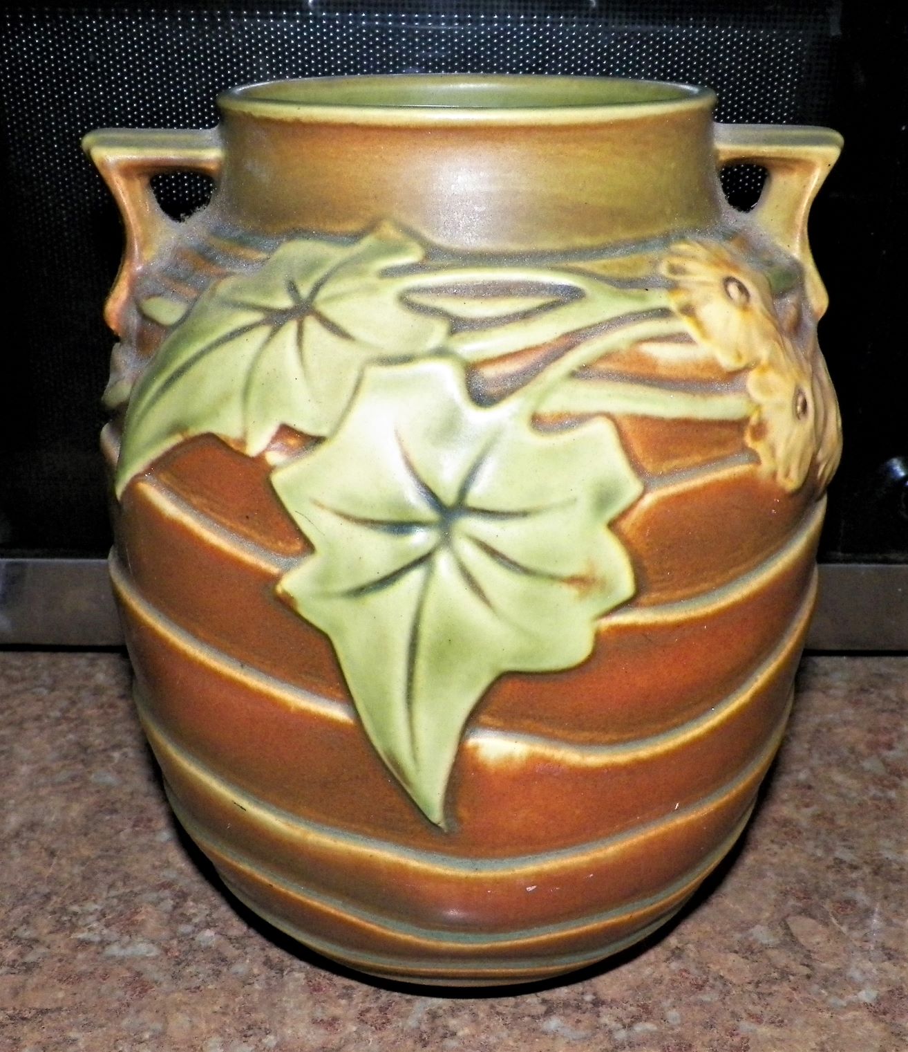 POTTERY ROSEVILLE VASE 1AA.JPG