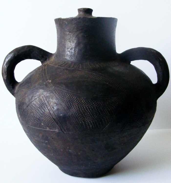 POTTERY VESSEL 002-001.JPG