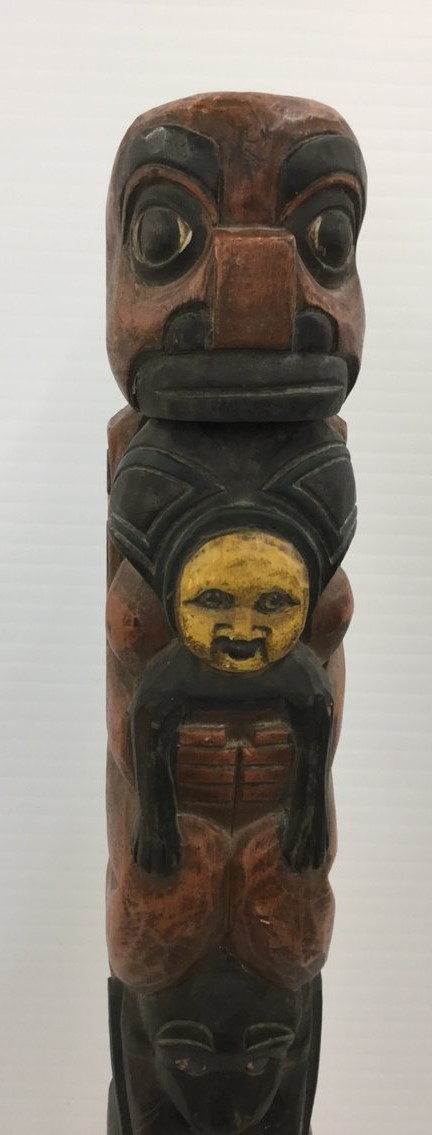 Putu Adi totem pole 1-2.jpg