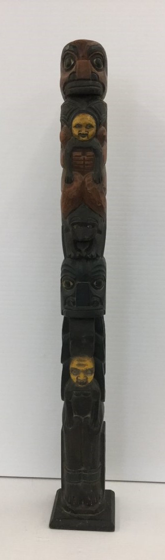 Putu Adi totem pole 1.jpg