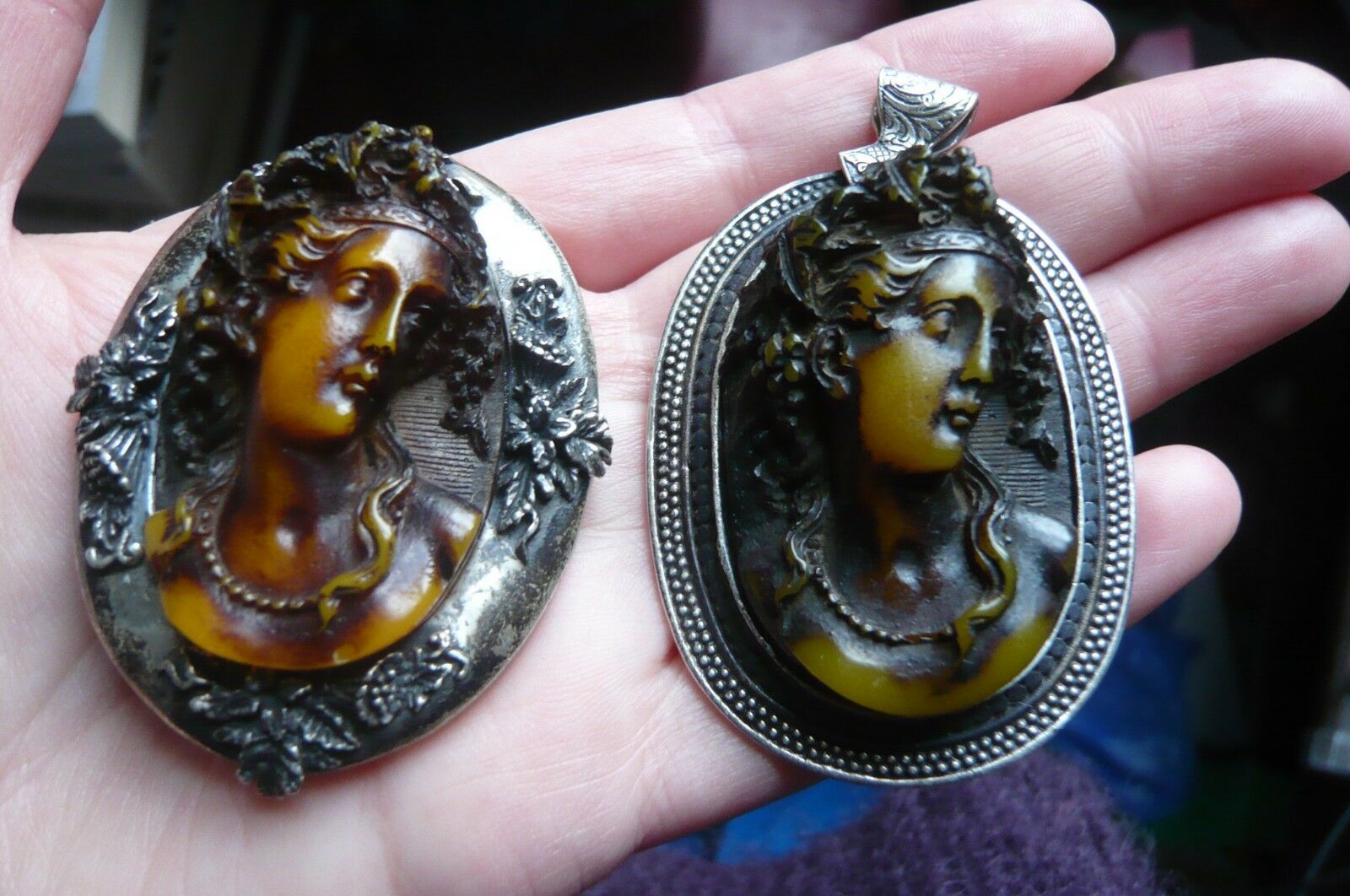 Resin nouveau lady pair 1A.jpg