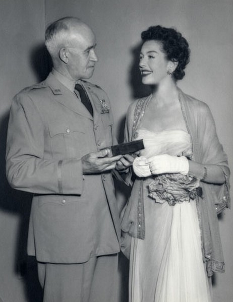 Rosalind-Russell-with-General-Omar-Bradley-at-a-White-House-event-Jan-28-1953.jpg