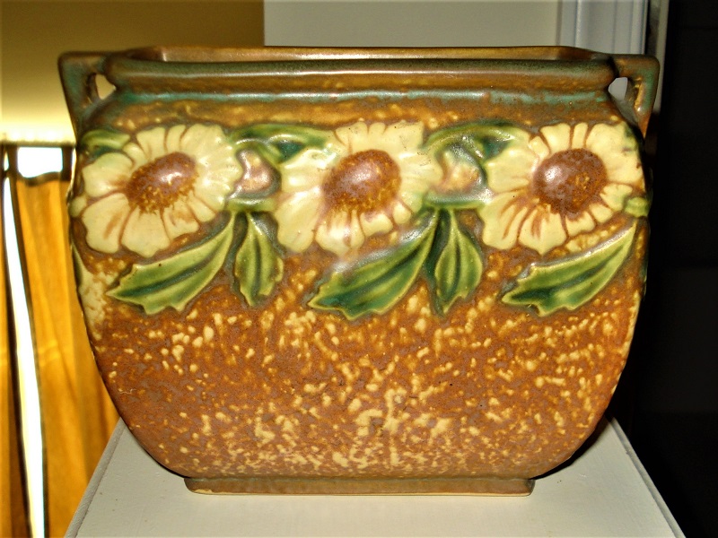 roseville dahlrose pillow vase.jpg