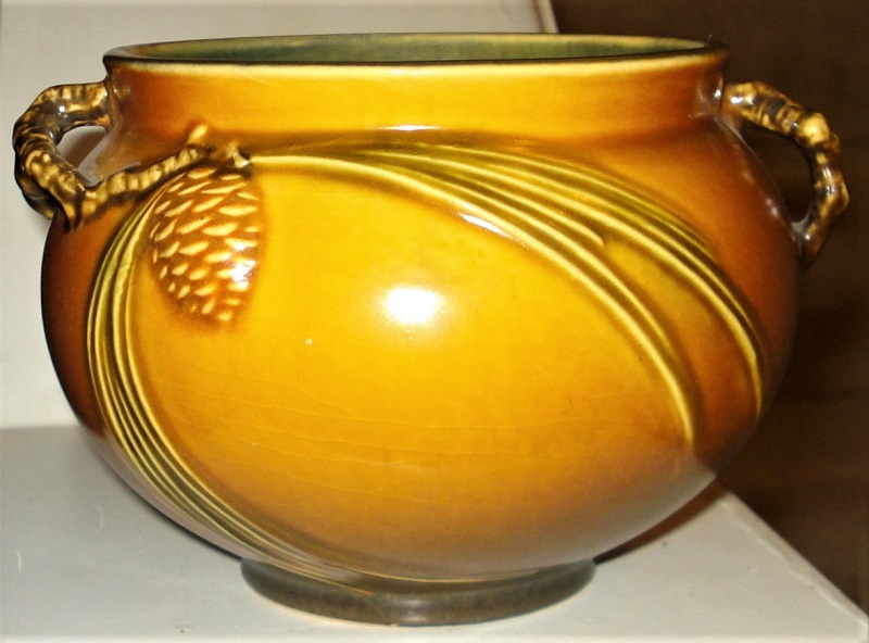 Roseville Pinecone Bowl p1.jpg