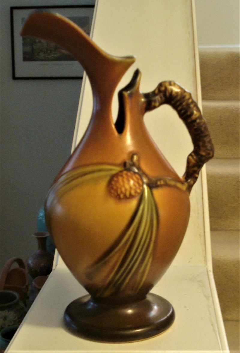 Roseville Pinecone Ewer 01.jpg