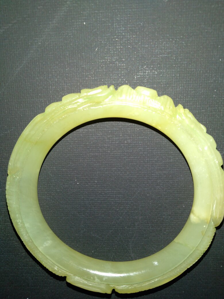 rsz_close_up_of_jade_bracelet_003.jpg