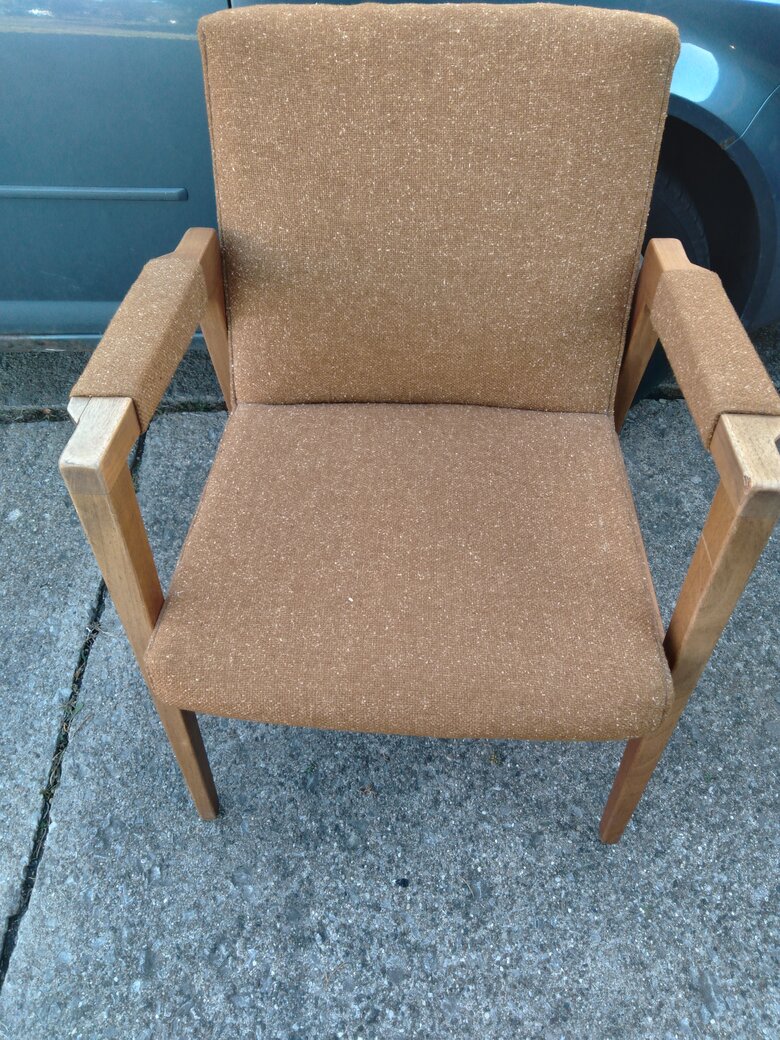 rsz_free_mid_century_chairs_013.jpg