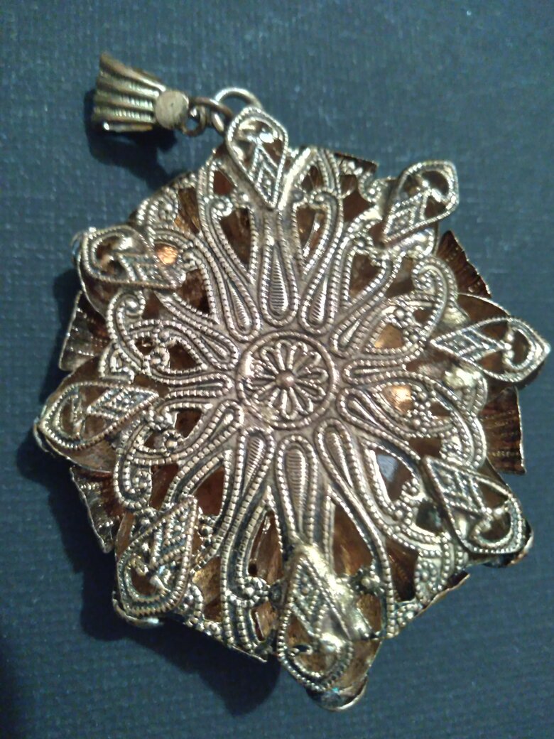 rsz_vintage_anique_pendant__closeup_002.jpg