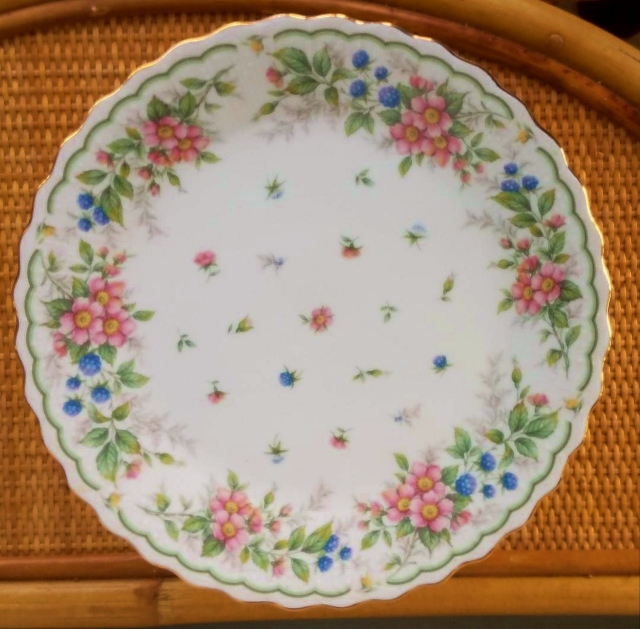 sadek cake stand (640x629).jpg