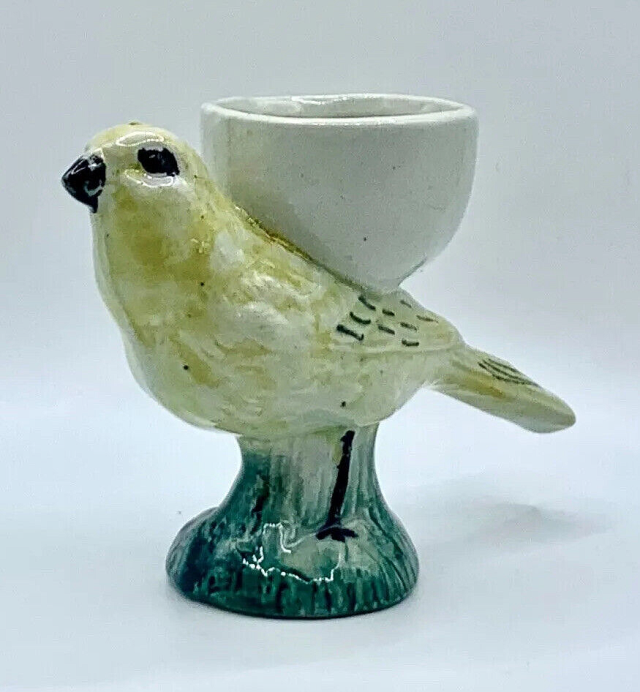 Sarreguemines - Figural Bird Eggcup B low.png