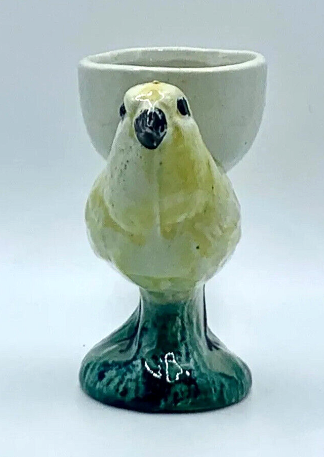 Sarreguemines - Figural Bird Eggcup D low.png