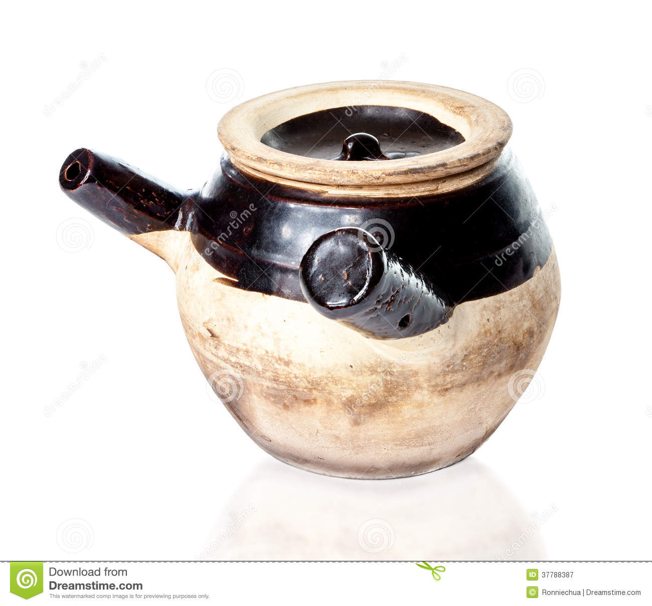 seasoned-chinese-herbal-medicine-claypot-brewing-traditional-37788387.jpg