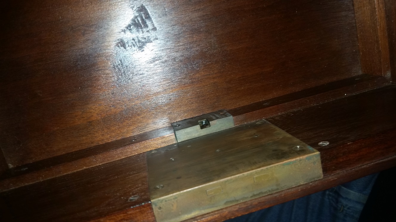 secret compartment latch.jpg