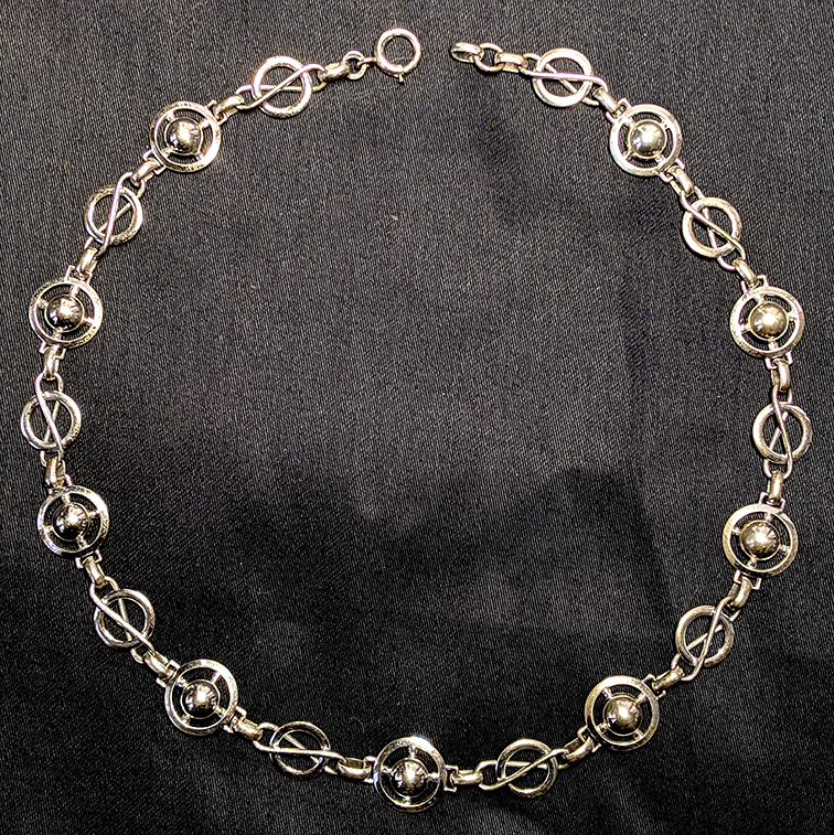 Silver Circle Choker 1sm.jpg