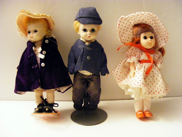 SIX DOLLS 002-001.JPG