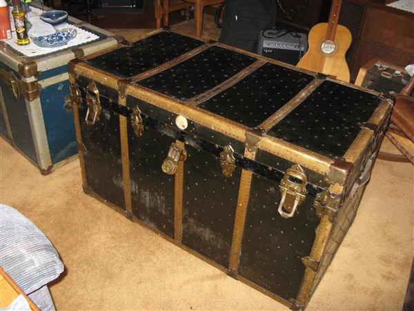 steamer trunk 001.jpg