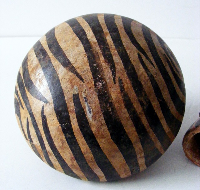 TERRACOTTA VESSEL 004-001.JPG