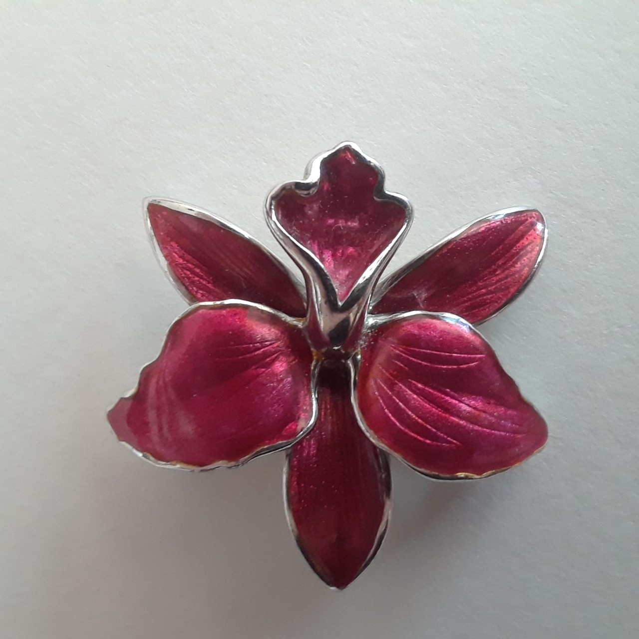 thumbnail_20210602_125707 PIN RED ENAMEL FLOWER STERLING.jpg