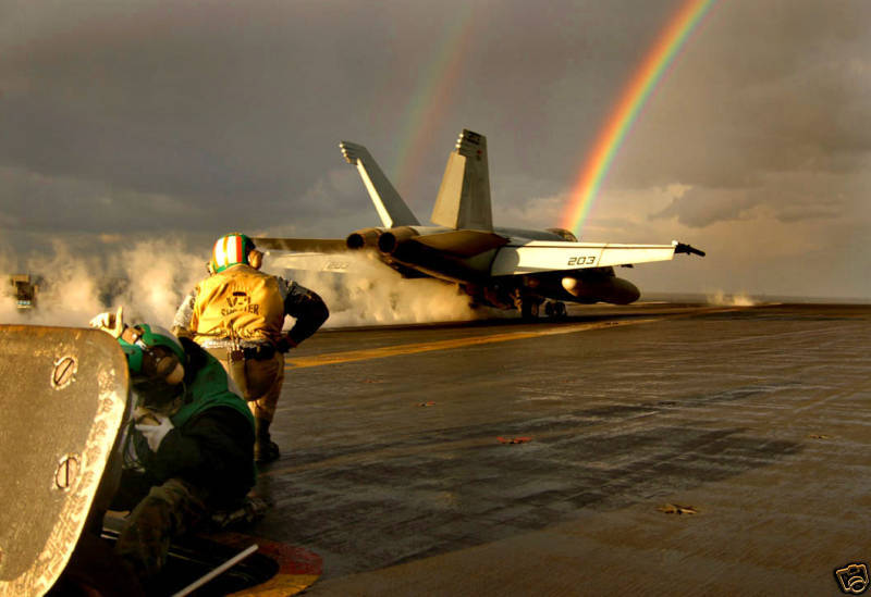 TOMCAT RAINBOW LAUCH..JPG