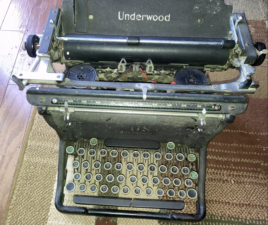 TYPEWRITER - 1940 Underwood S Model Vintage Desktop Typewriter - SERIAL S11- 5737796 (EXAMPLE2).jpg