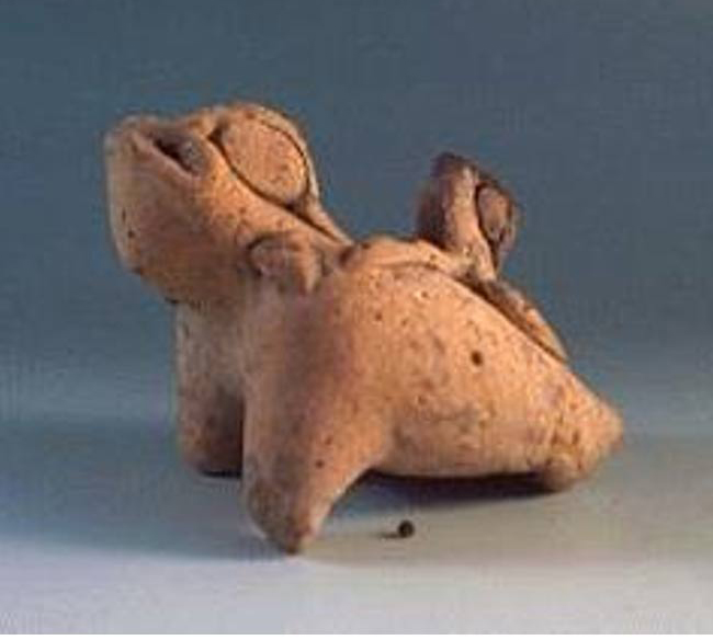 whistle in the shape of a frog from Yaxchilan (Tlapitzalli.com).jpg