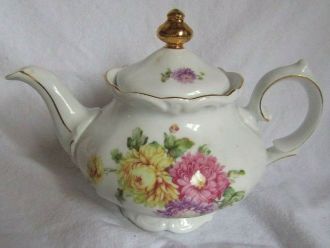 winterling tea pot re.jpg