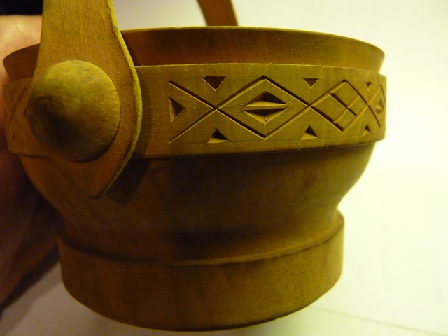 wood basket 007.JPG