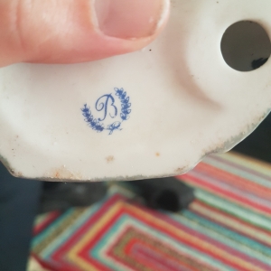 What makers mark is this please.