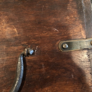 Handle and metal strap detail