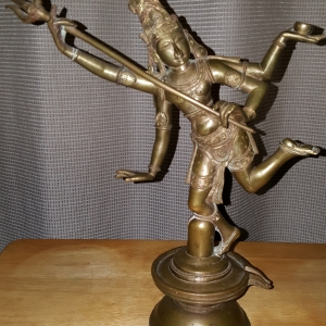 Any ideas on this statue?