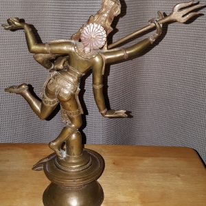 Any ideas on this statue?