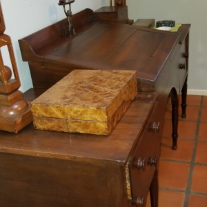 Help identifying this desk?