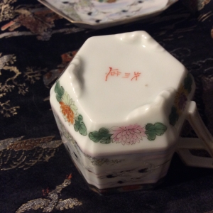 3 footed tea cup bottom