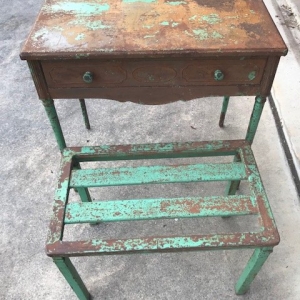 Simmons Company Dresser Img 1