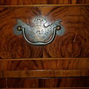 Drawer pull