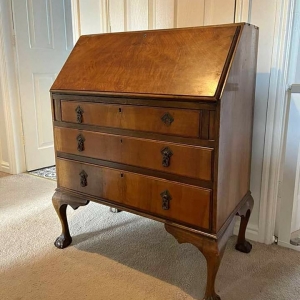 Queen anne bureau